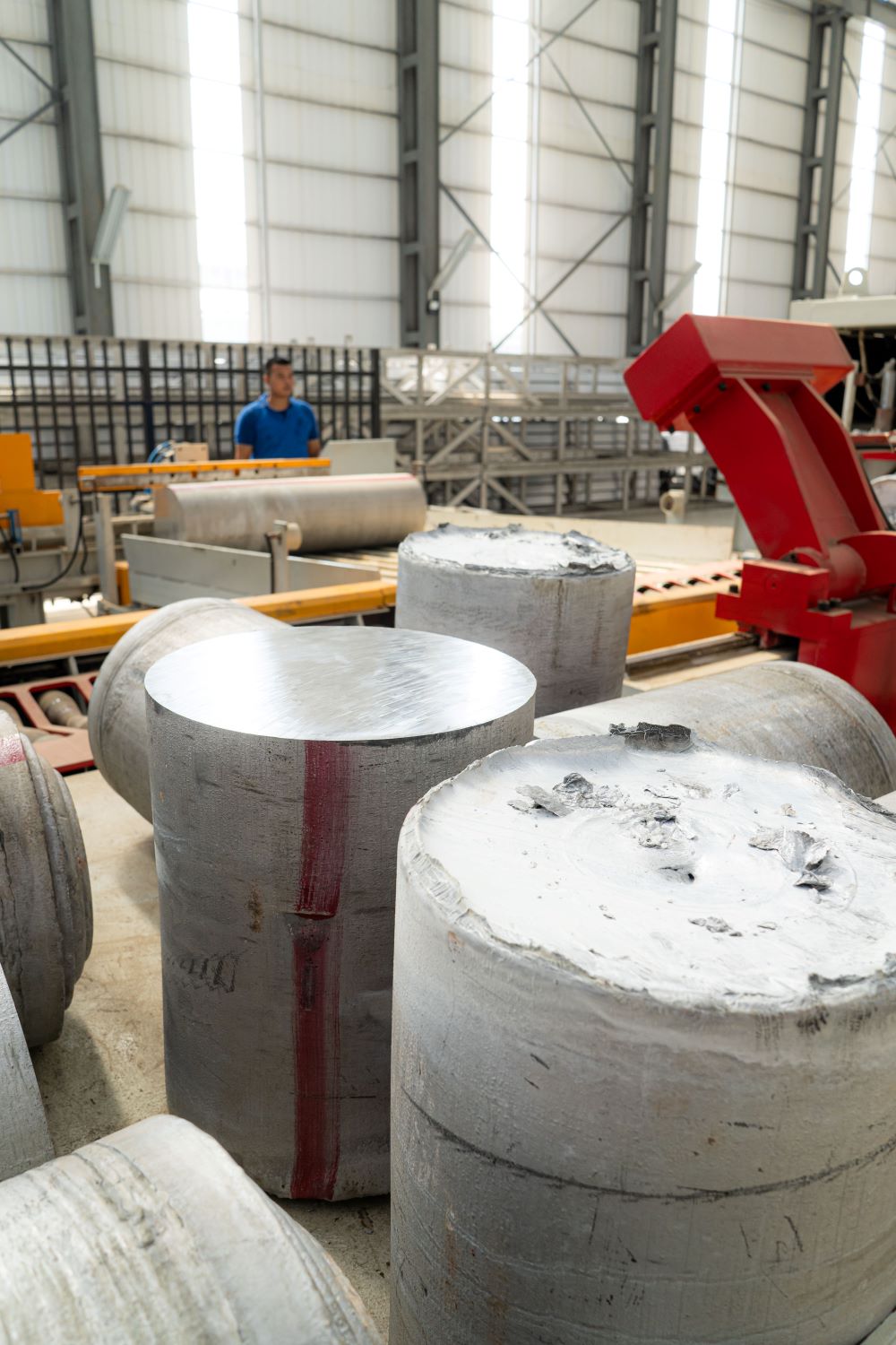 6061 aluminium billet preparation before extrusion